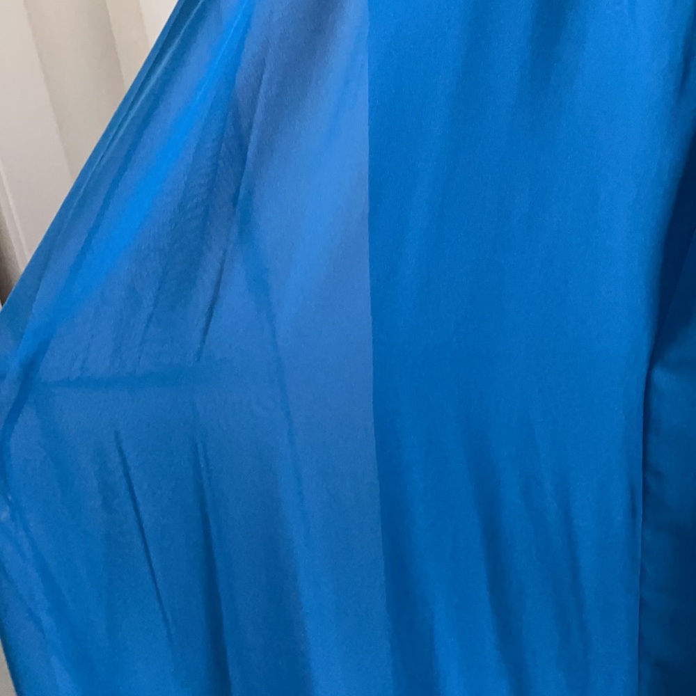 Gown - Picture 4 of 6